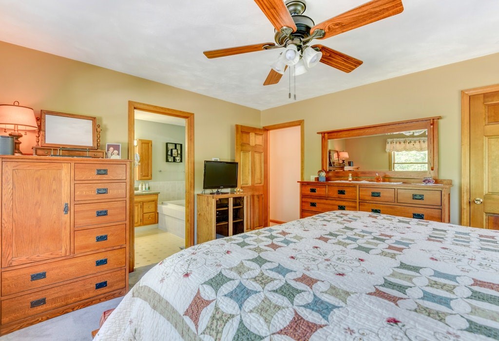 11 Chestnut Hill Road Middletown, RI 02842 - Photo 27 of 43 Gallery Image 27