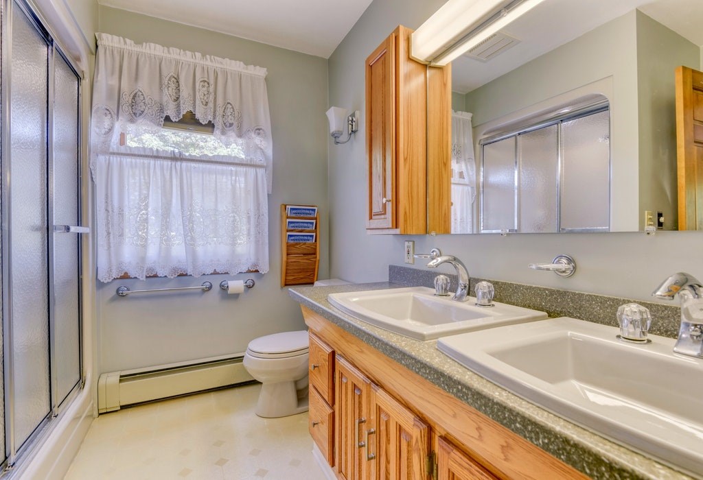 11 Chestnut Hill Road Middletown, RI 02842 - Photo 29 of 43 Gallery Image 29