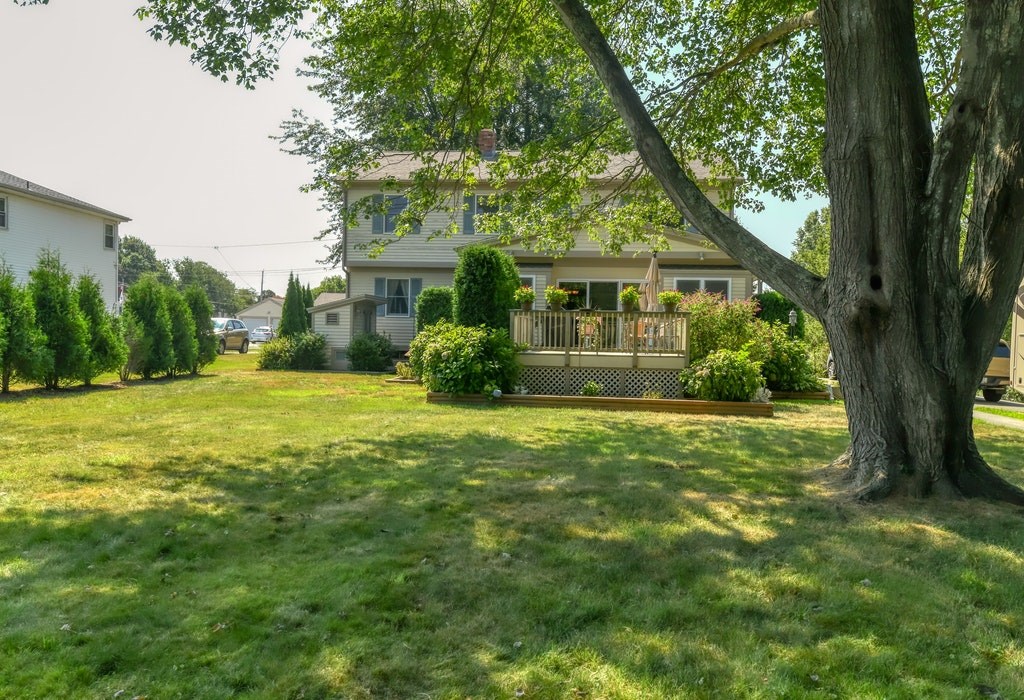 11 Chestnut Hill Road Middletown, RI 02842 - Photo 37 of 43 Gallery Image 37