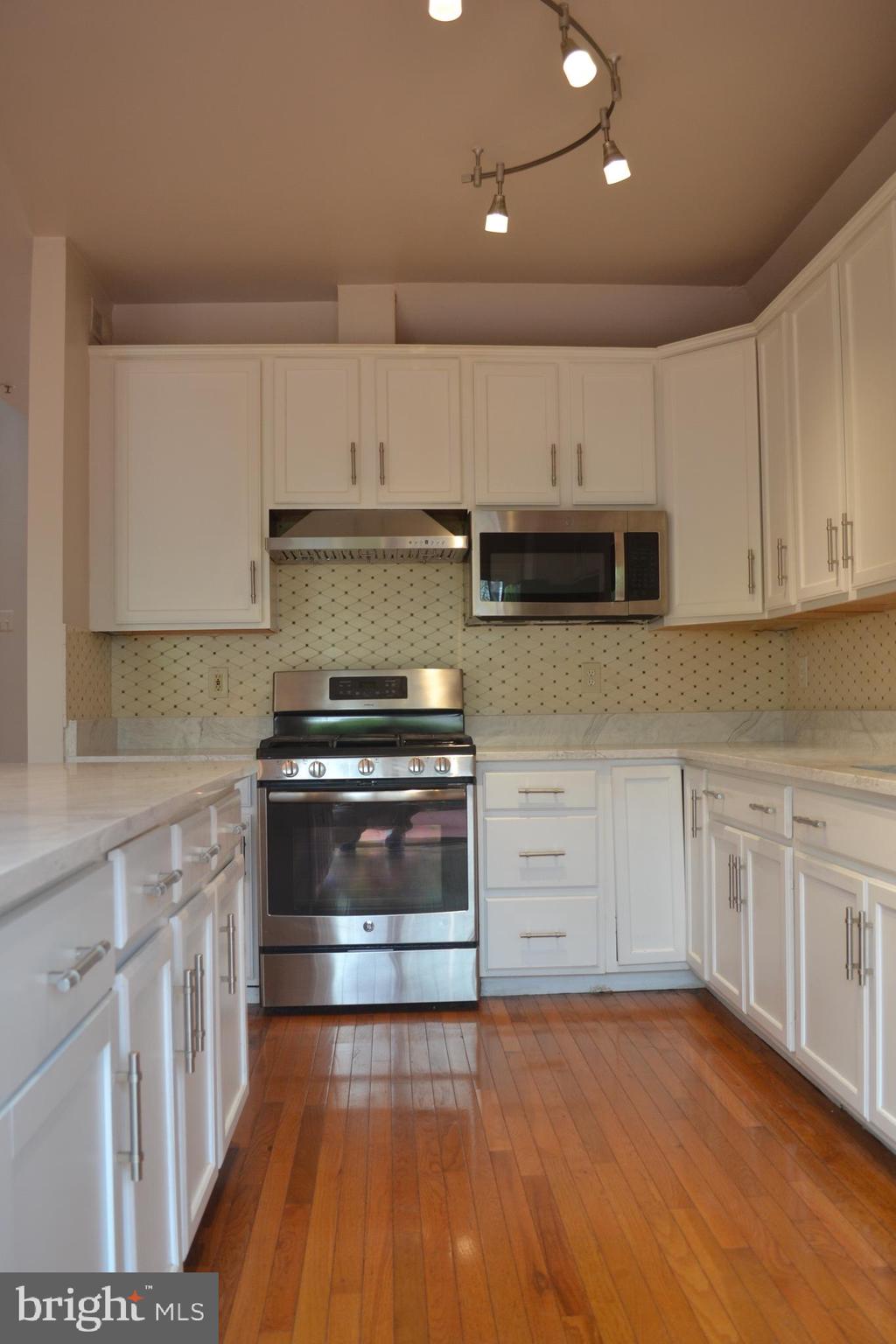 12015 Panthers Ridge Drive Germantown, MD 20876 - Photo 5 of 27 Kitchen