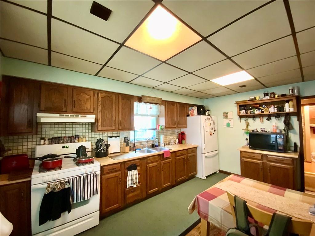 323 Prestley Road Bridgeville, PA 15017 - Photo 4 of 22 First floor kitchen