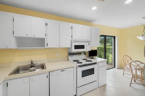 $64,900 | 21 Southport Lane, Unit C, Boynton Beach, FL 33436
