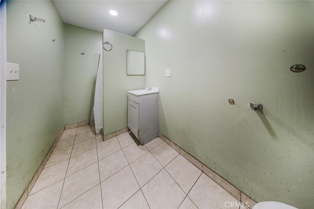 12557 Debell Street Pacoima, CA 91331 - Photo 29 of 36