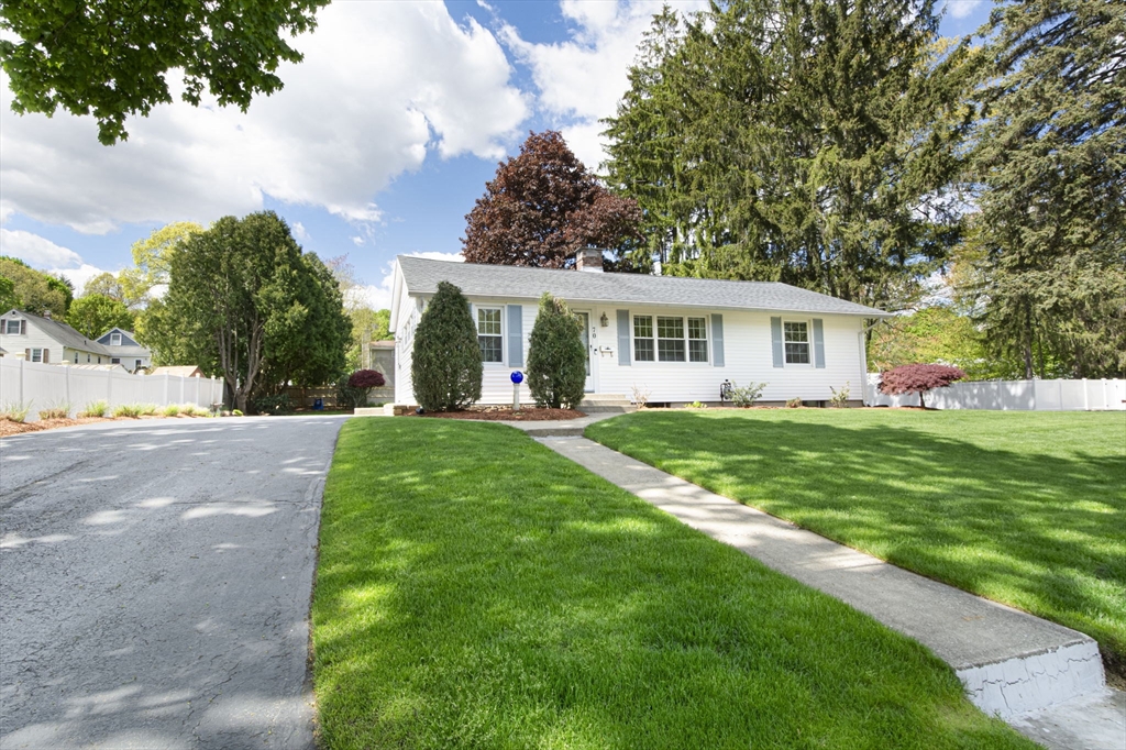 70 Trinity Avenue Worcester, MA 01605 - Photo 3 of 28