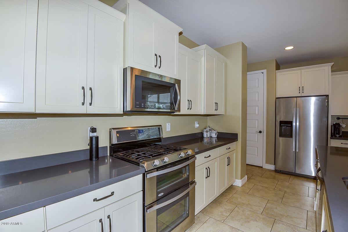 20499 West Stone Hill Road Buckeye, AZ 85396 - Photo 5 of 39 Kitchen-Range-ehlen