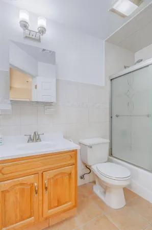 $2,200 | 15 Isabella Avenue, Unit 2R, Bayonne, NJ 07002