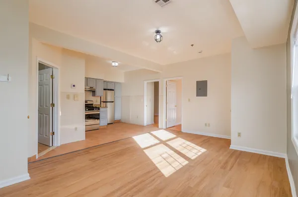 $2,200 | 15 Isabella Avenue, Unit 2R, Bayonne, NJ 07002