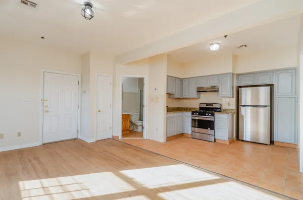 $2,200 | 15 Isabella Avenue, Unit 2R, Bayonne, NJ 07002