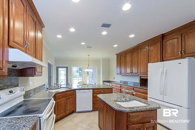 24398 Saxson Court Daphne, AL 36526 - Photo 4 of 23 Kitchen