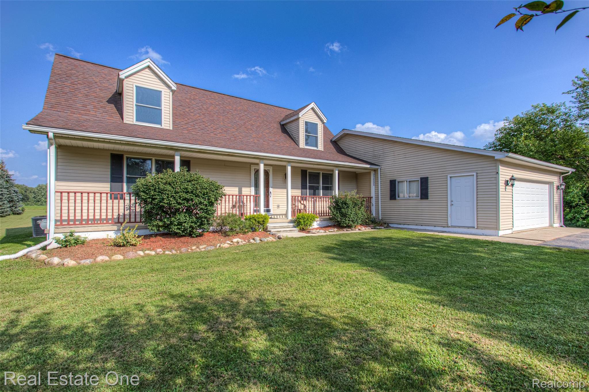 22695 Otter Road New Boston, MI 48164 - Photo 2 of 37 -23.jpg