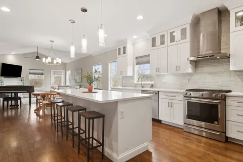 $899,000 | 1465 Somerset Place, Barrington, IL 60010