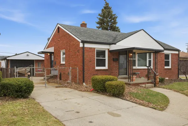 $179,000 | 7324 McKinley, Center Line, MI 48015