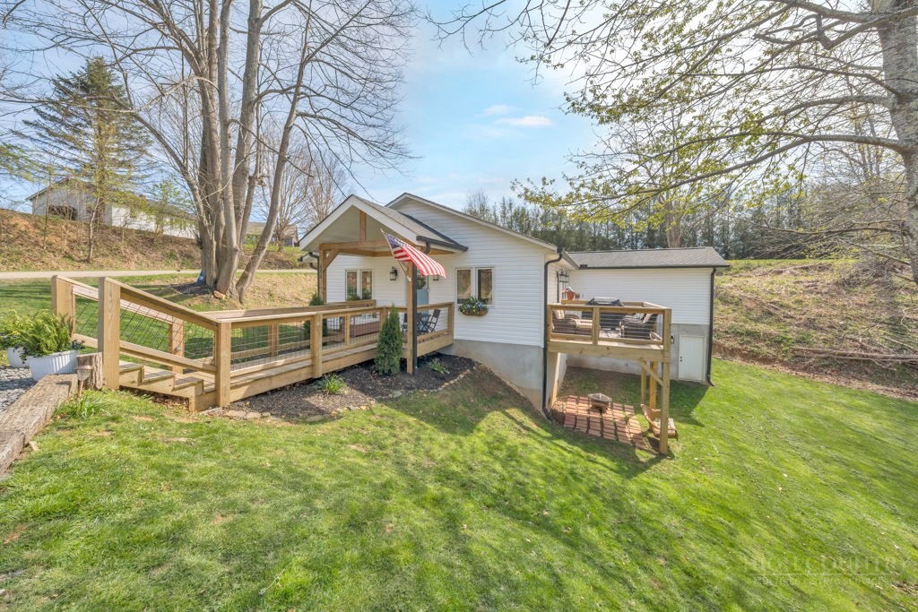 656 Mulatto Mountain Road West Jefferson, NC 28694 - Photo 2 of 35