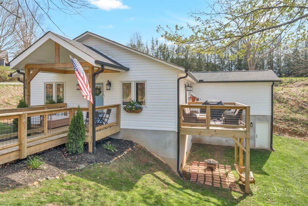 656 Mulatto Mountain Road West Jefferson, NC 28694 - Photo 3 of 35