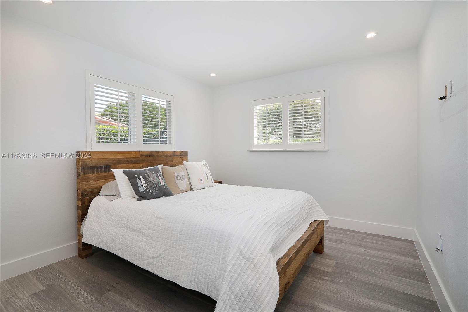 9611 Southwest 59th Terrace Miami, FL 33173 - Photo 20 of 32 a bedroom with a bed and a window