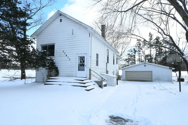 $229,900 | 27877 County Road 375, Paw Paw, MI 49079