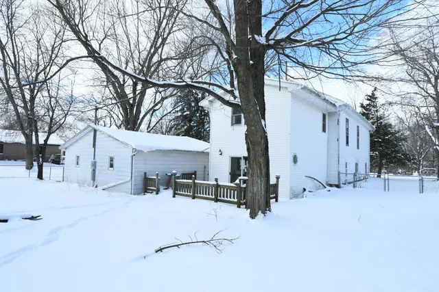 $229,900 | 27877 County Road 375, Paw Paw, MI 49079