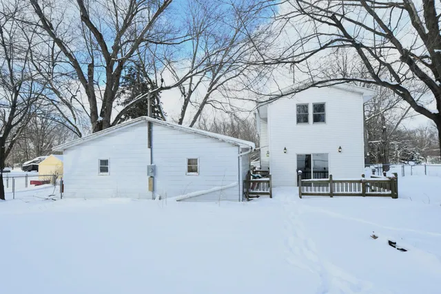 $229,900 | 27877 County Road 375, Paw Paw, MI 49079