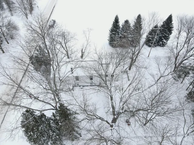 $229,900 | 27877 County Road 375, Paw Paw, MI 49079