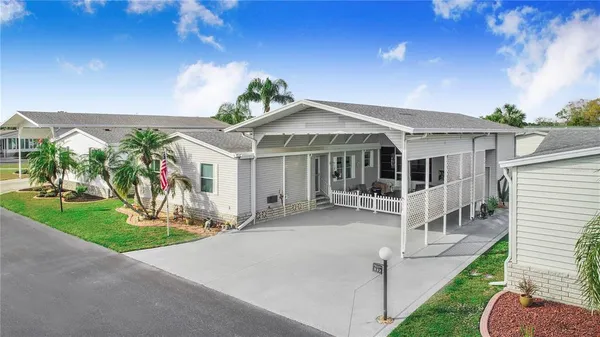 $260,000 | 332 Fairway Boulevard, Frostproof, FL 33843