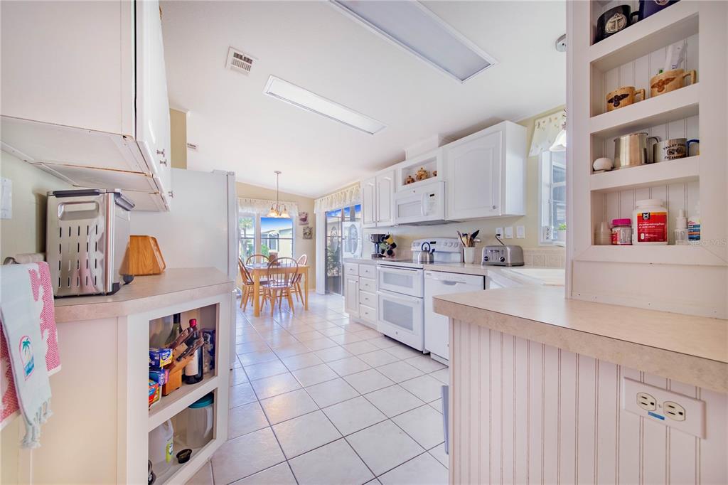 332 Fairway Boulevard Frostproof, FL 33843 - Photo 27 of 56 a kitchen with lots of counter top space