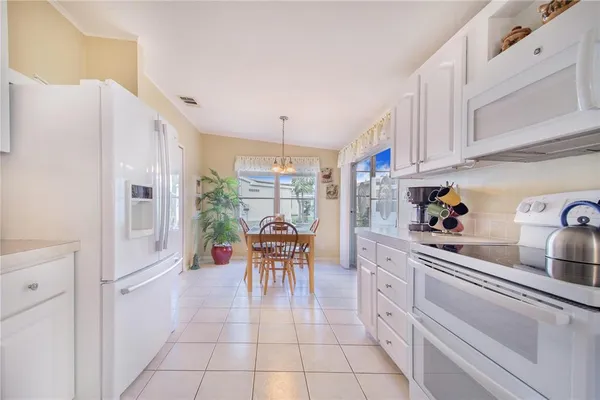 $260,000 | 332 Fairway Boulevard, Frostproof, FL 33843