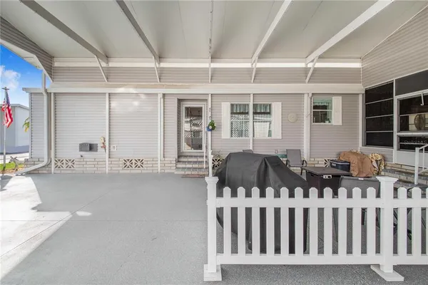 $260,000 | 332 Fairway Boulevard, Frostproof, FL 33843