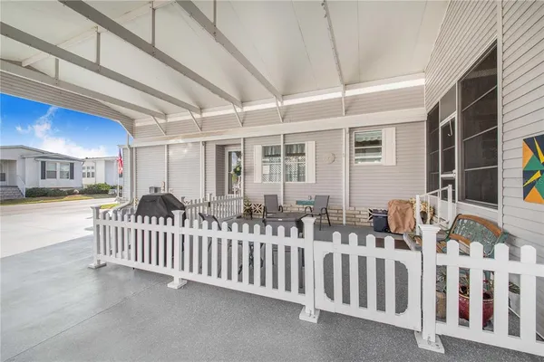 $260,000 | 332 Fairway Boulevard, Frostproof, FL 33843