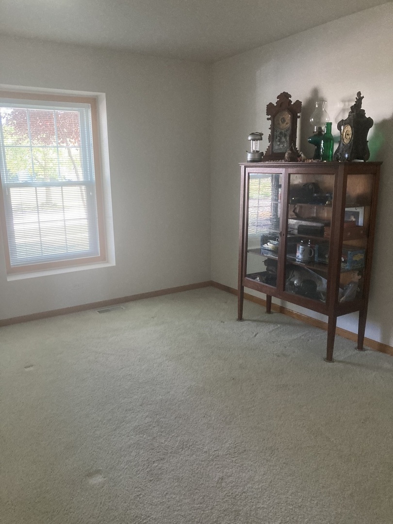 Undisclosed Address Joliet, IL 60435 - Photo 10 of 20 a view of an empty room with a window