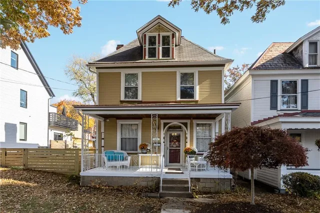 $389,900 | 416 5th Street, Oakmont, PA 15139