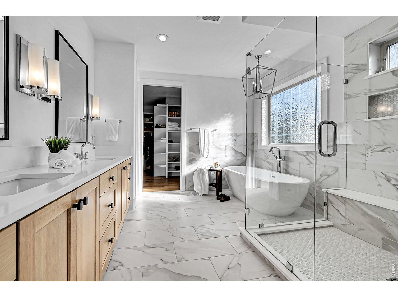 6582 Rookery Road Fort Collins, CO 80528 - Photo 22 of 50 Primary bathroom