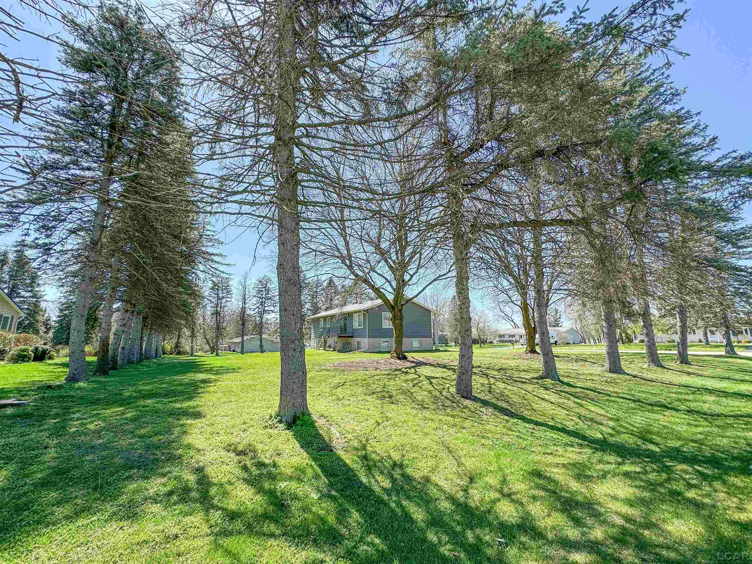 34 Ridgemont Drive Adrian, MI 49221 - Photo 2 of 22 50138764-4de21bf5-0deb-47f9-80e6-1f660bdee26a.JPG