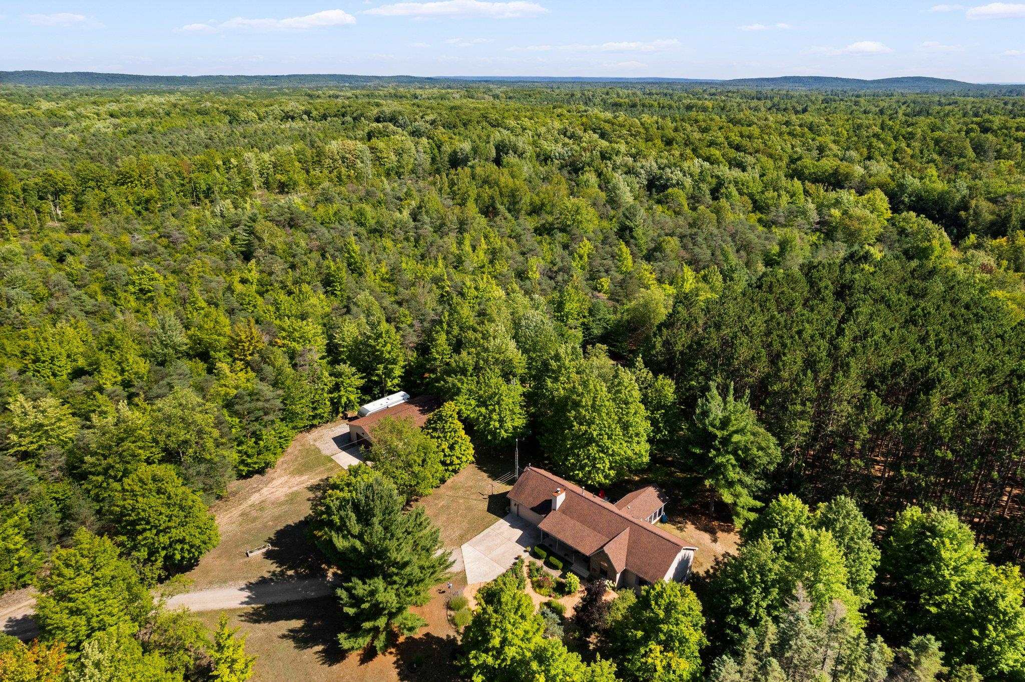 12793 Homestead Road Beulah, MI 49617 - Photo 5 of 59