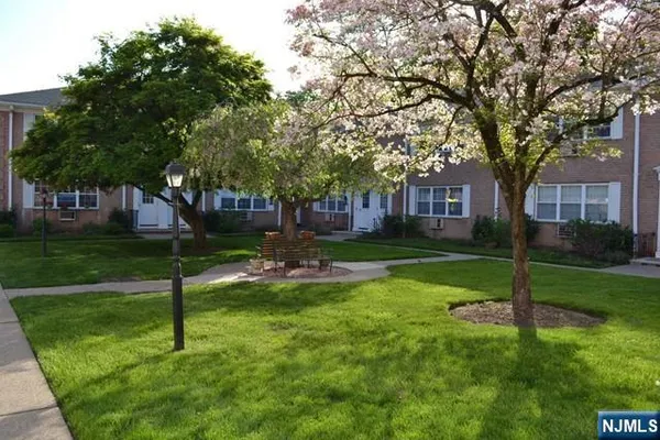 $2,050 | 45 Maltbie Avenue, Unit 16A, Midland Park, NJ 07432