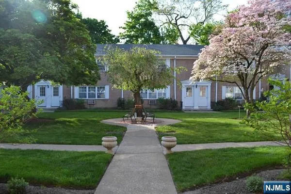 $2,050 | 45 Maltbie Avenue, Unit 16A, Midland Park, NJ 07432