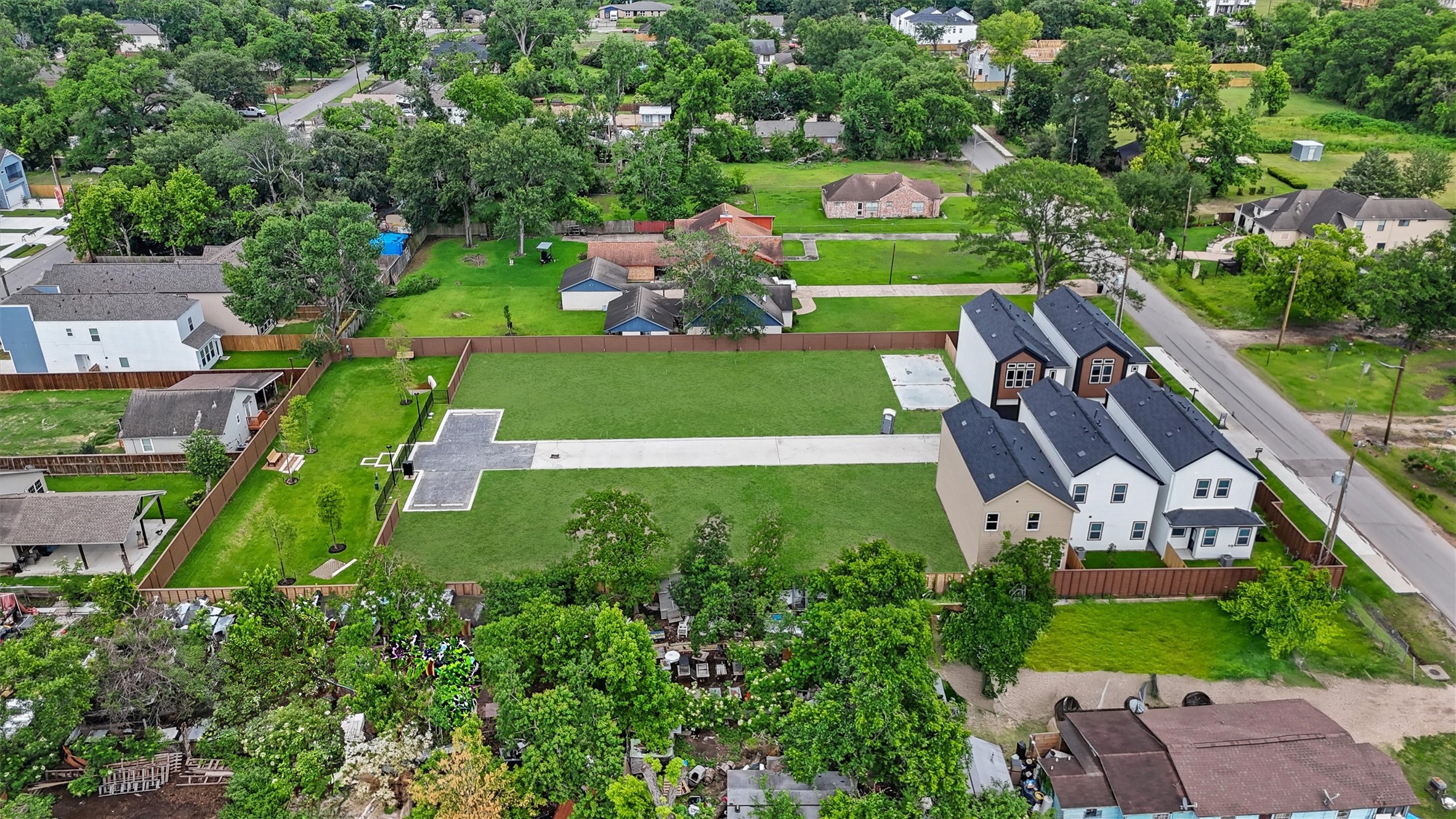 2110 Dewalt Street, Unit HG Houston, TX 77088 - Photo 15 of 22 an aerial view of a house
