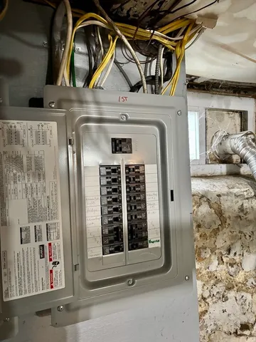 $2,600 | 11 Varney Street, Unit 1, Salem, MA 01970