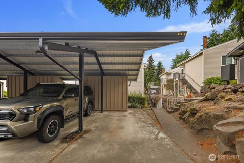$325,000 | 12716 Northeast 120th Street, Unit H1, Kirkland, WA 98034