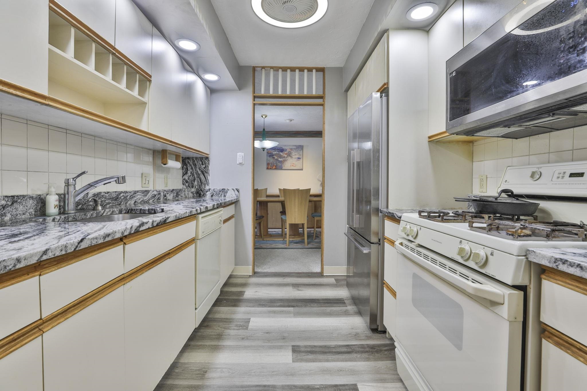 210 Brook Village Road, Unit 26 Nashua, NH 03062 - Photo 16 of 27