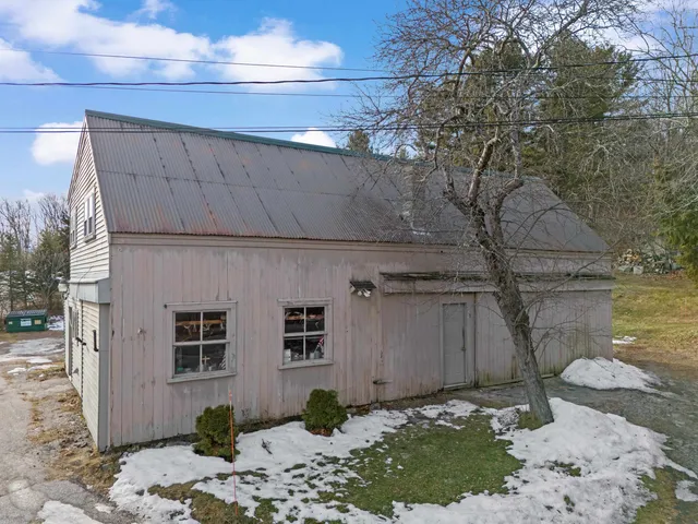 $995,000 | 274 Bay Road, Newmarket, NH 03857