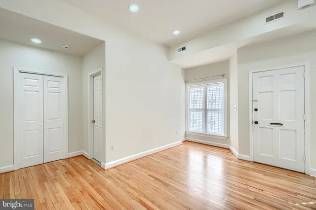 $1,500 | 698 Washington Boulevard, Baltimore, MD 21230