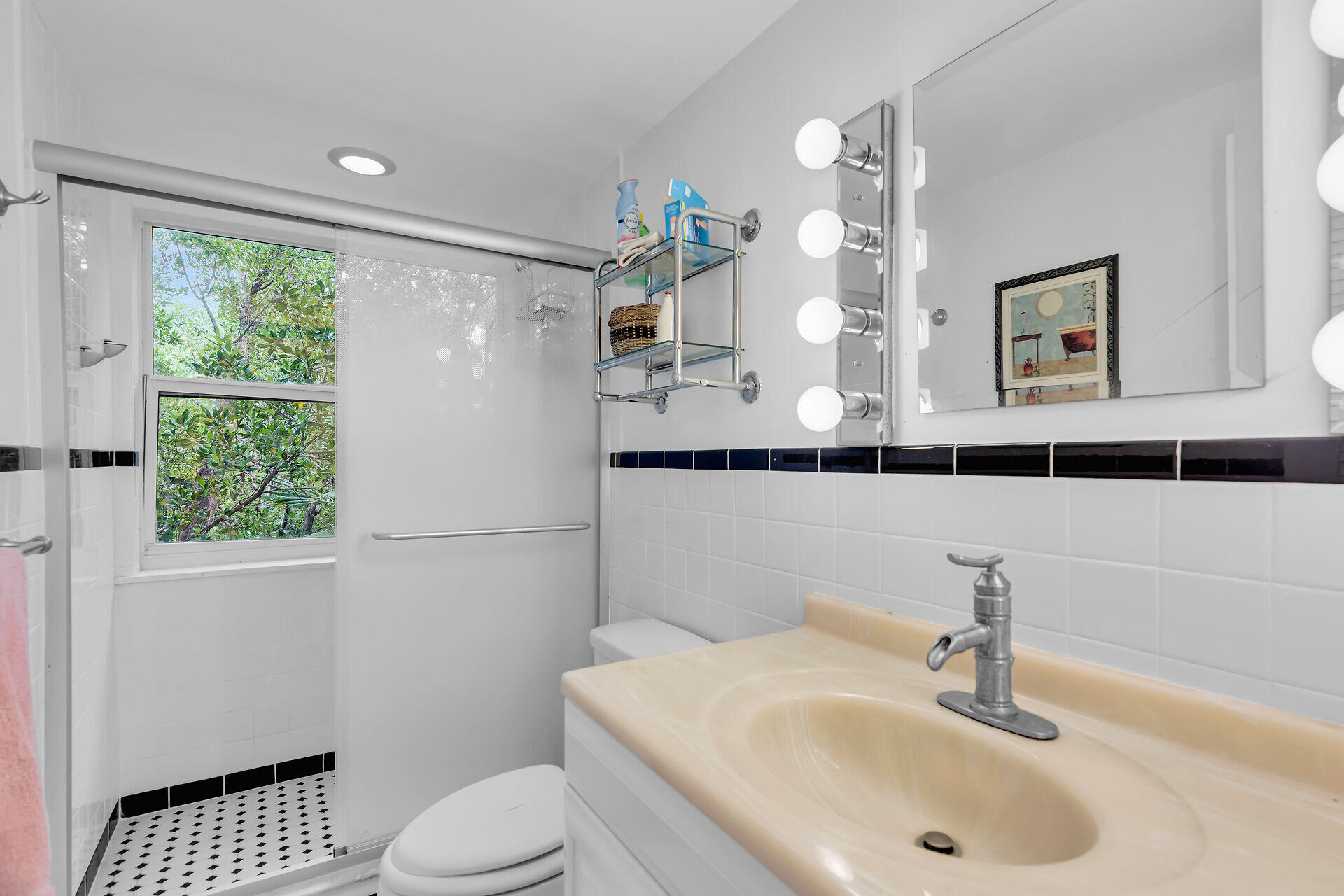1590 Pelican Road Marathon, FL 33050 - Photo 80 of 81 Upstairs Guest apartment bathroom