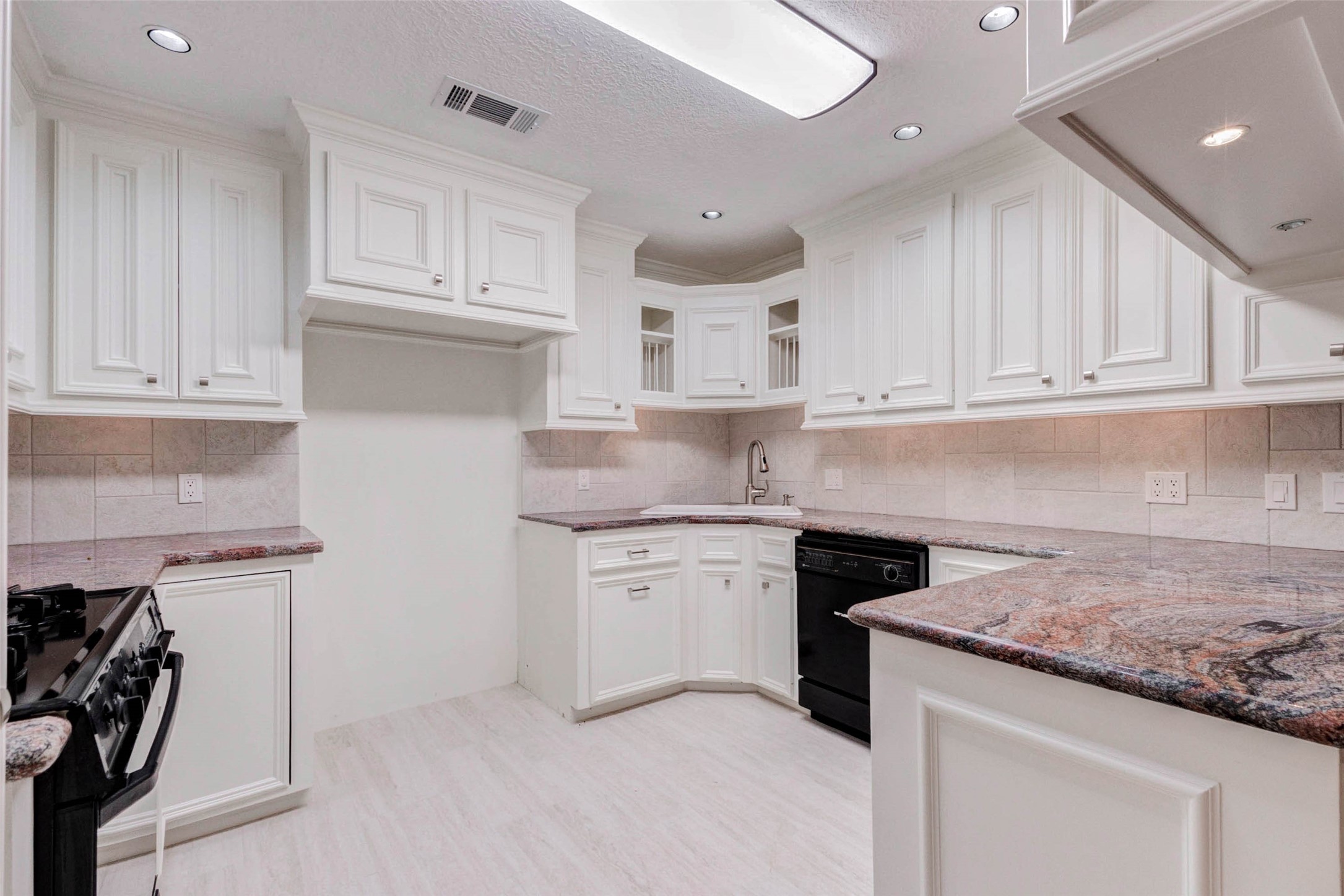 9650 Val Verde Street Houston, TX 77063 - Photo 10 of 50