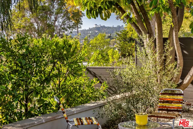 a view of entryway with a front door