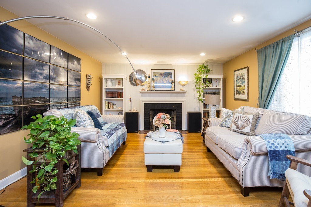 699 Bay Road Hamilton, MA 01982 - Photo 3 of 30