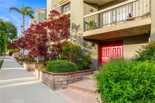 $629,000 | 2601 East 19th Street, Unit 4, Signal Hill, CA 90755