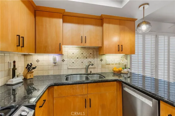 $629,000 | 2601 East 19th Street, Unit 4, Signal Hill, CA 90755