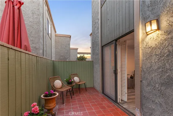 $629,000 | 2601 East 19th Street, Unit 4, Signal Hill, CA 90755