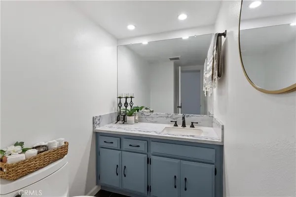 $629,000 | 2601 East 19th Street, Unit 4, Signal Hill, CA 90755