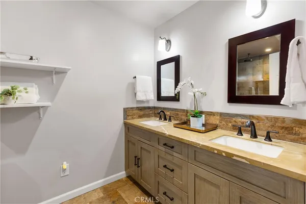 $629,000 | 2601 East 19th Street, Unit 4, Signal Hill, CA 90755